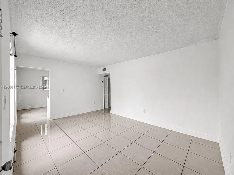 9103 SW 38th St #A — Photo 5