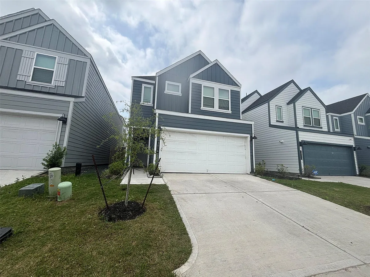 Building Photo - 3014 La Latina Dr