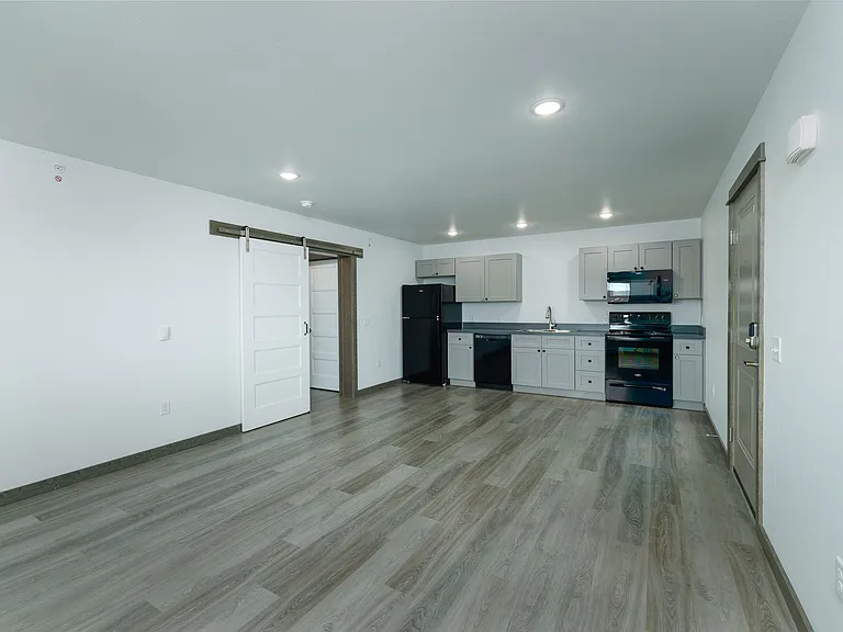 1907 Golden West Dr — Photo 1