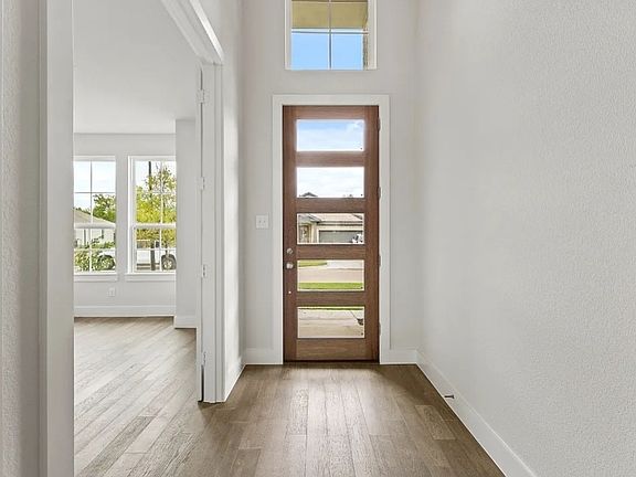 5th image of 6522 Vivian Ln