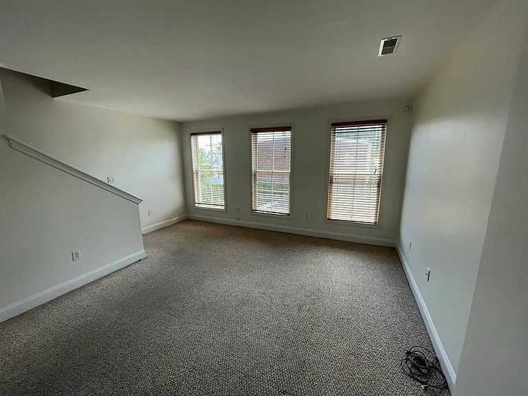 406 Leverington Ave #F — Photo 5