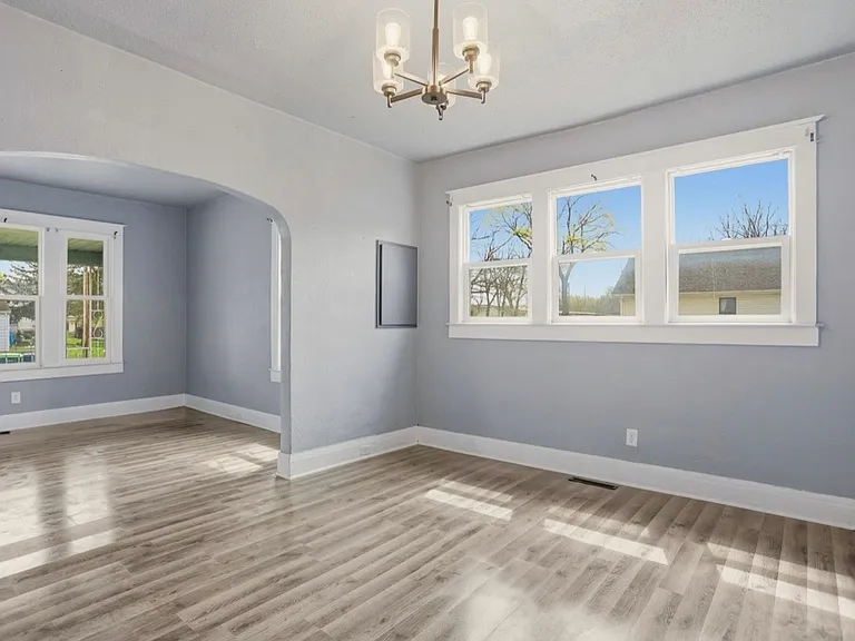 2875 Schaefer St — Photo 5