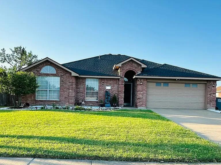203 Cloudcroft Dr — Photo 1