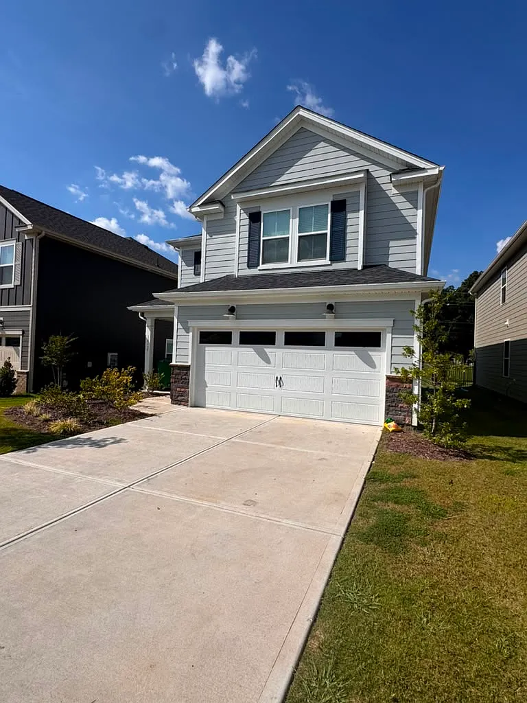 4 bed, 2025 sqft, $2,700 — Photo 2