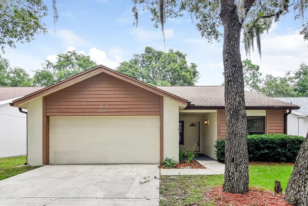 3 bed, 2.0 bath, 1348 sqft, $2,205 — Photo 1