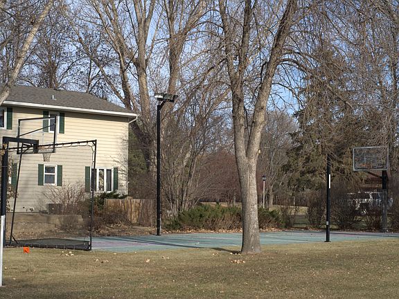 4th image of 39053 Greenwood Ln