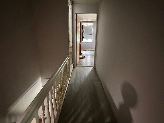 3rd image of 124 Valley St