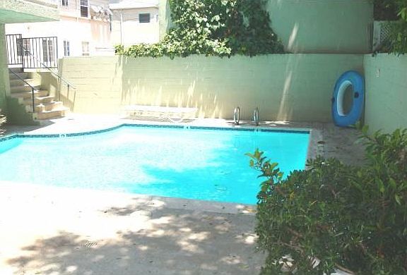 4th image of 11936 Magnolia Blvd