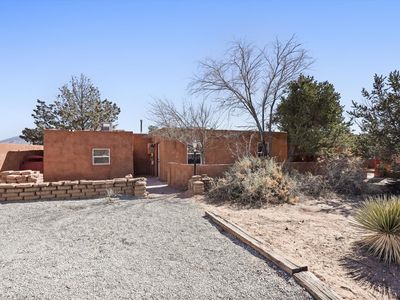 360 Reclining Acres Rd, Corrales, NM, 87048