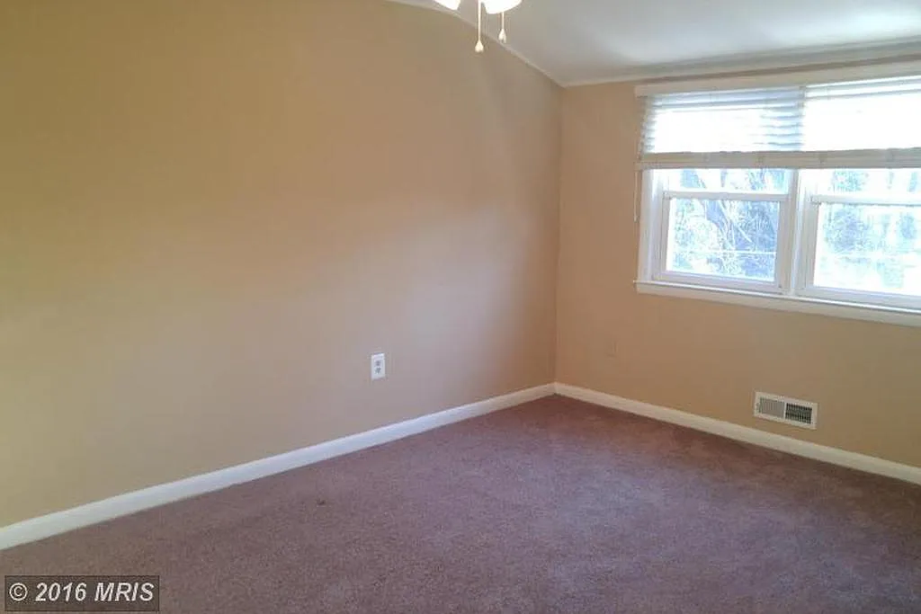 1133 Linden Ave — Photo 3