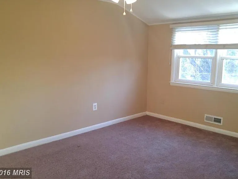 1133 Linden Ave — Photo 3