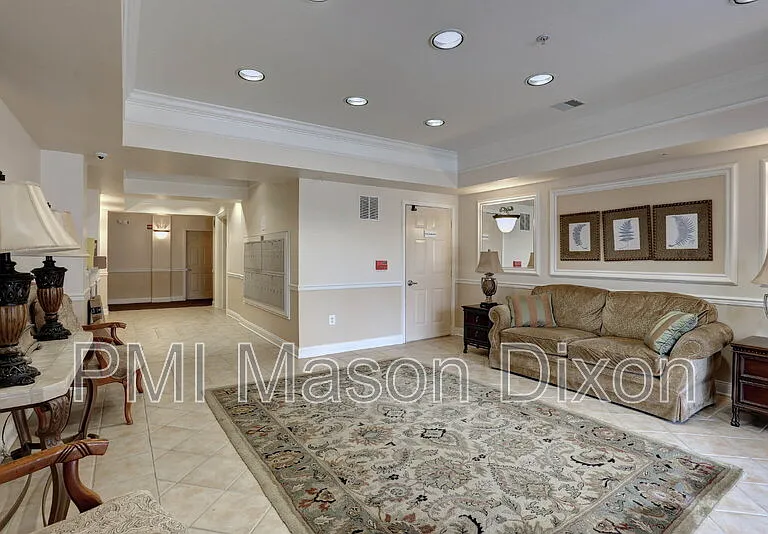 5801 Clipper Ln #404 — Photo 4