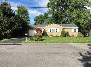 201 Sunnyfield Rd, Camillus, NY 13031