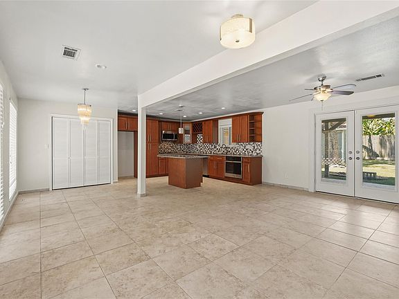 4th image of 5111 Debeney Dr