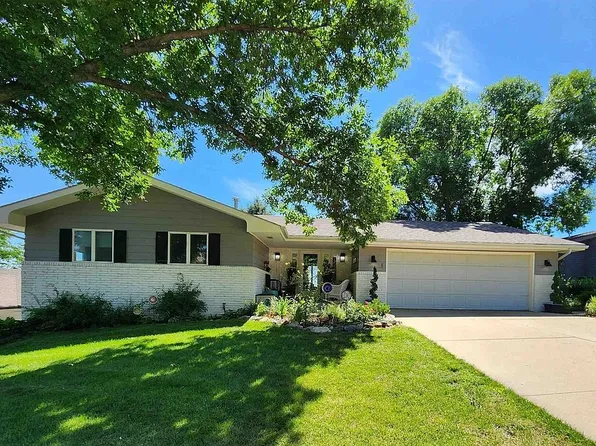 1306 Maple St, Yankton, SD 57078