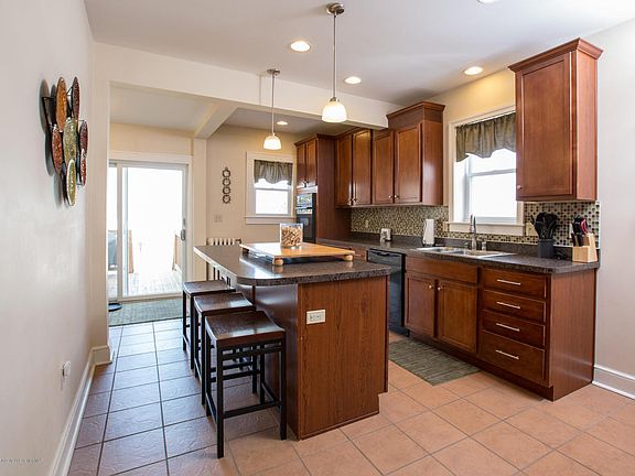 5th image of 1228 Bryn Mawr St