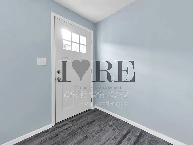 870 N Meadows Ct #F — Photo 2