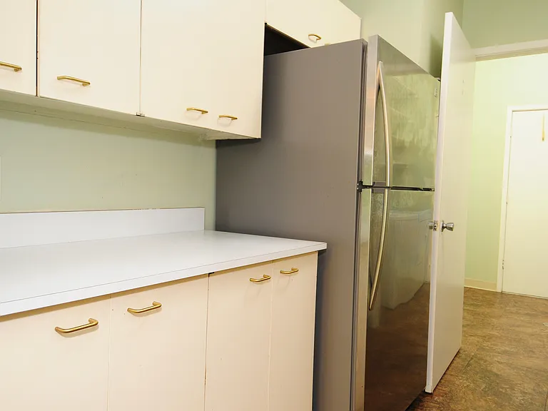 684 Peninsula Ct — Photo 14