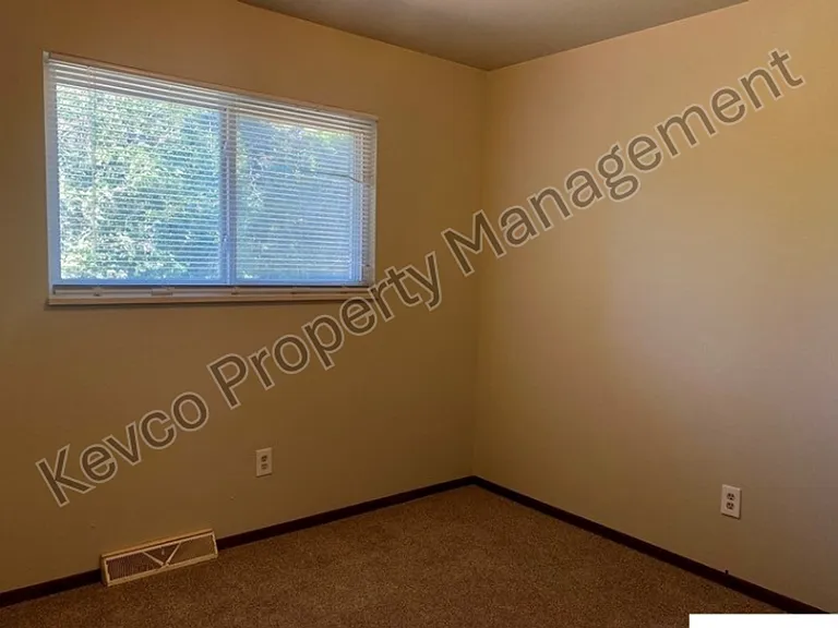 2805 Redwing Rd — Photo 12
