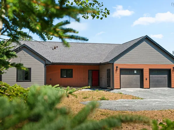 642 Bissett Rd, Cole Harbour, NS B2V 2T2