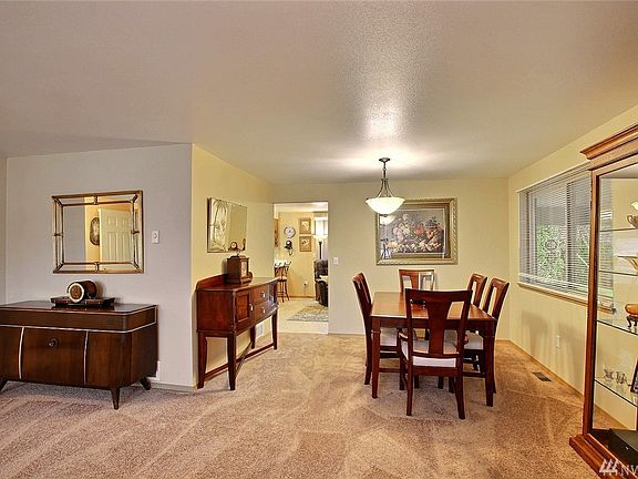 3rd image of 135 Valentine Ct