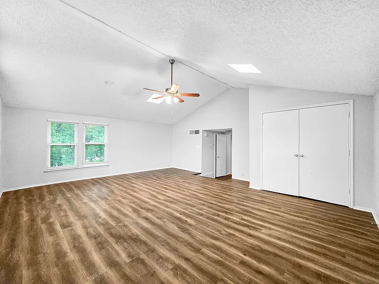 408 Cavender Ct — Photo 9