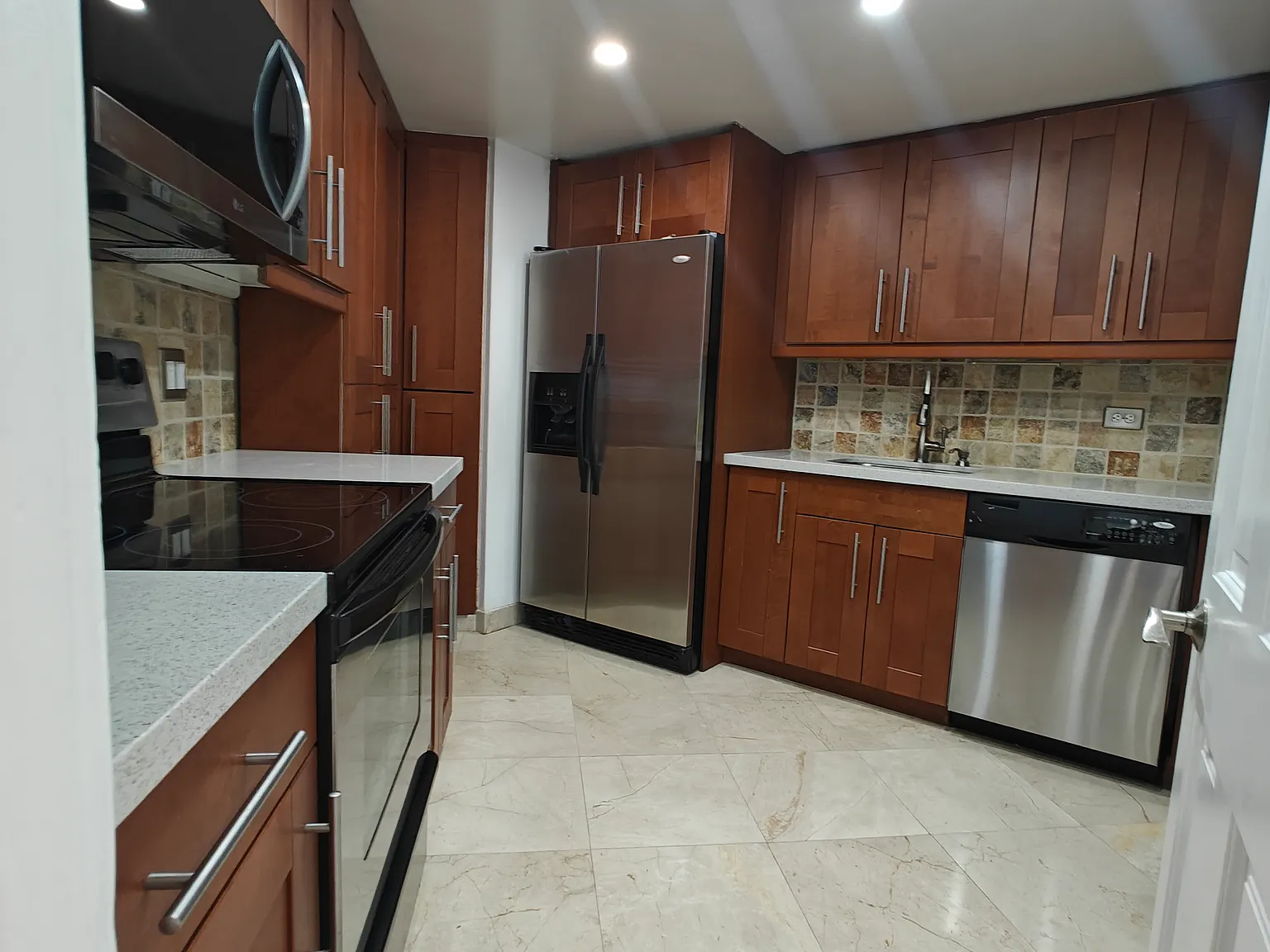 2 bed, 990 sqft, $3,200 — Photo 3