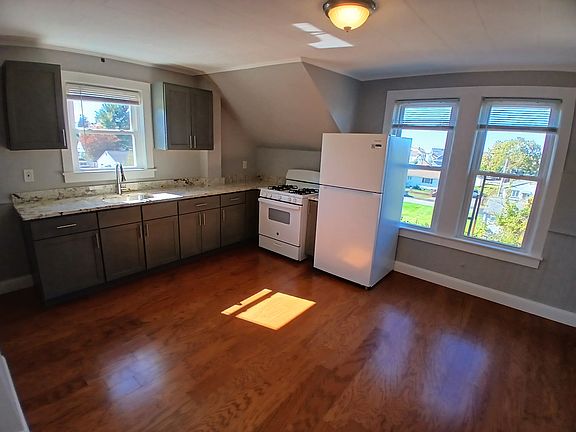 3rd image of 201 Lewis St APT 3S
