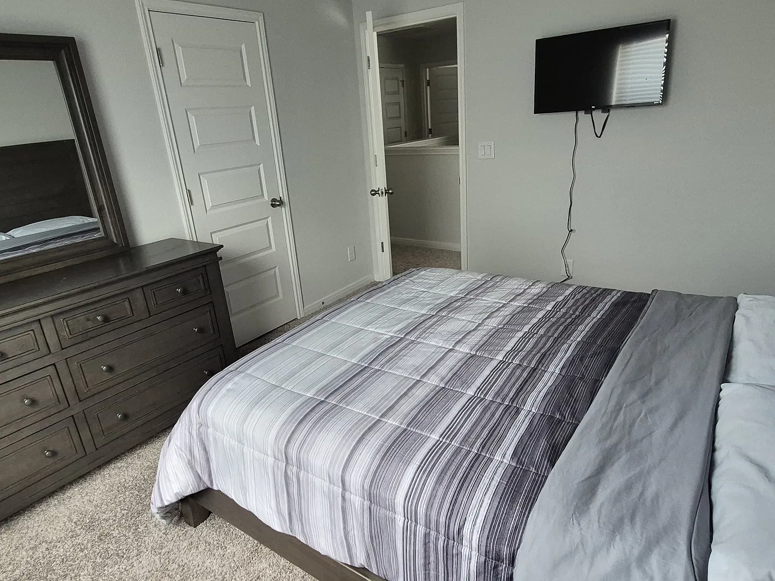 3 bed, 2.5 bath, 1519 sqft, $600 — Photo 3