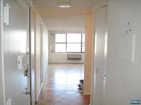 5th image of 7002 Boulevard E #5E