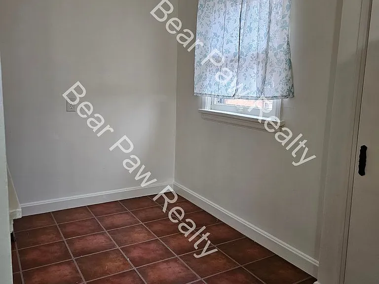 708 W 1st Ave — Photo 22