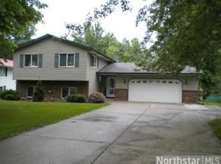 6887 35th St N, Oakdale, MN 55128