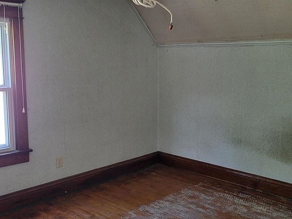 2nd image of 519 W Genesee St