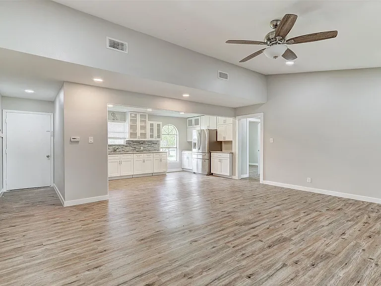820 Stadium Dr — Photo 7