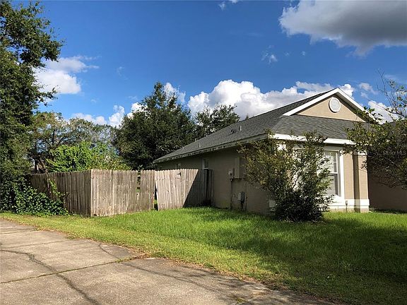 3rd image of 428 Short Pine Cir