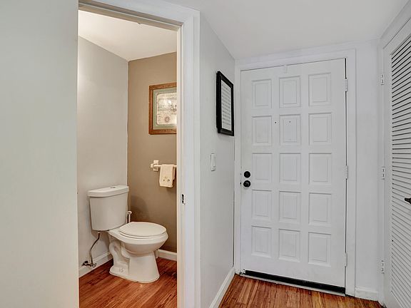 4th image of 923 SE 10th Street #3b