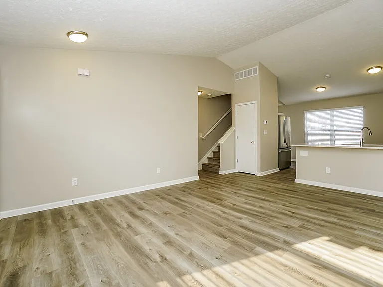 2146 Kingsglen Dr — Photo 7