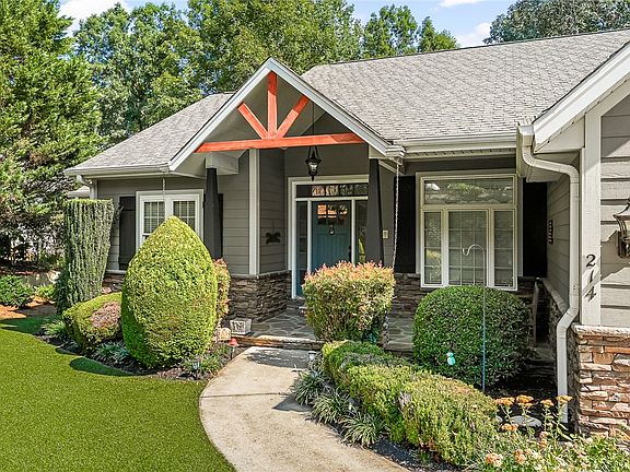 3rd image of 214 S Summit Dr