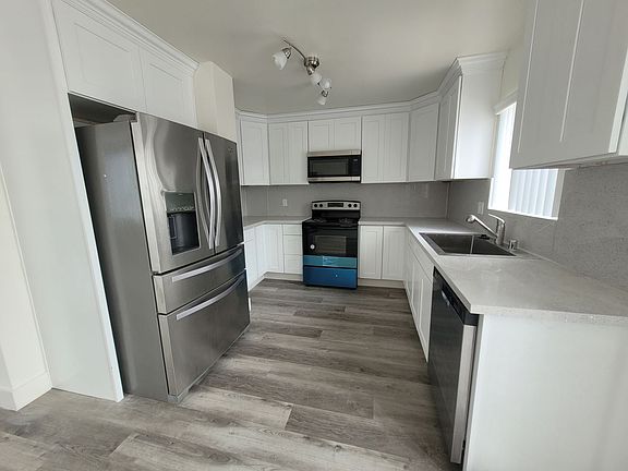 3rd image of 1032 2nd St APT 304