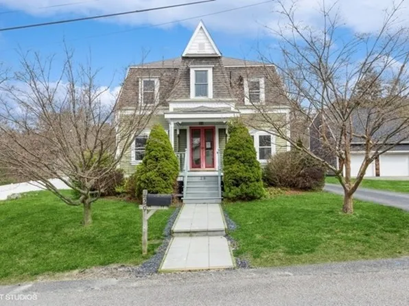 29 Pond St, Hanson, MA 02351