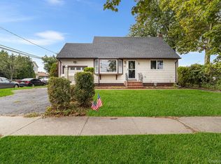 121 Thomas Ave, Bethpage, NY 11714