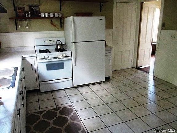 2nd image of 44 Sussex St
