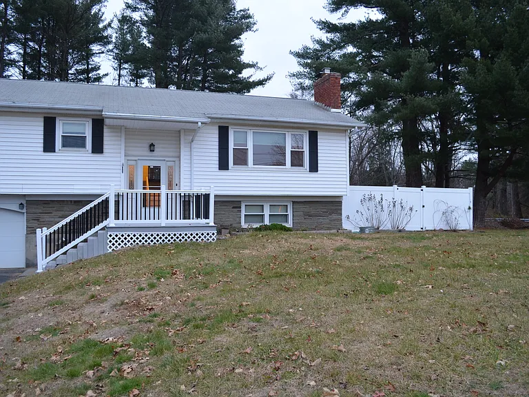 599 Clifton Park Center Rd — Photo 2