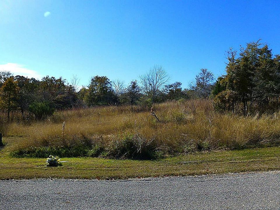 1st image of 53 Piping Rock Pl
