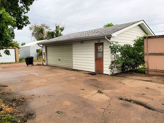 2nd image of 730 E Carnahan St