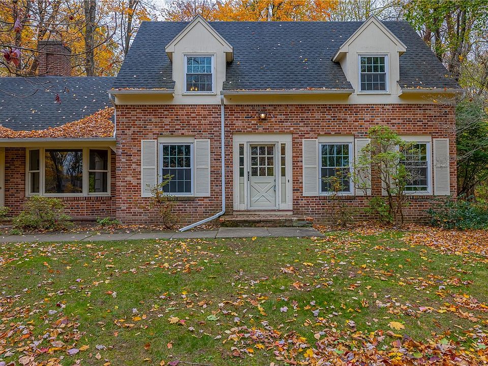 1st image of 421 Woodland Ln