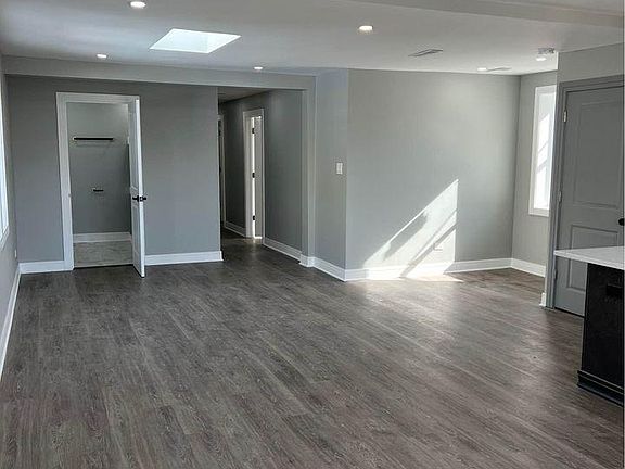 4th image of 3515 W Belmont Ave #2R