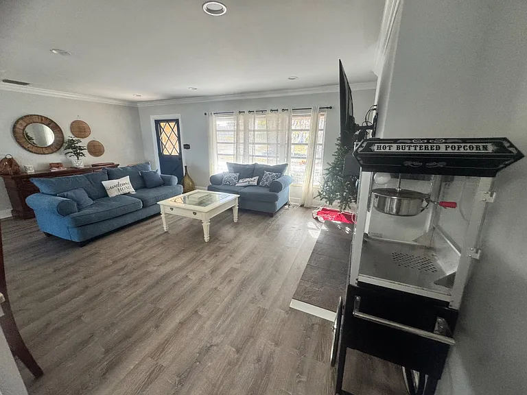 734 Memorial Dr — Photo 16
