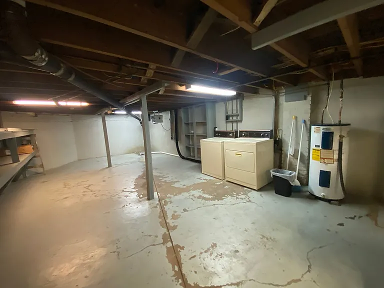 1100 W Monroe Ave — Photo 10