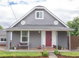 130 N 1st St, Carlton, OR 97111